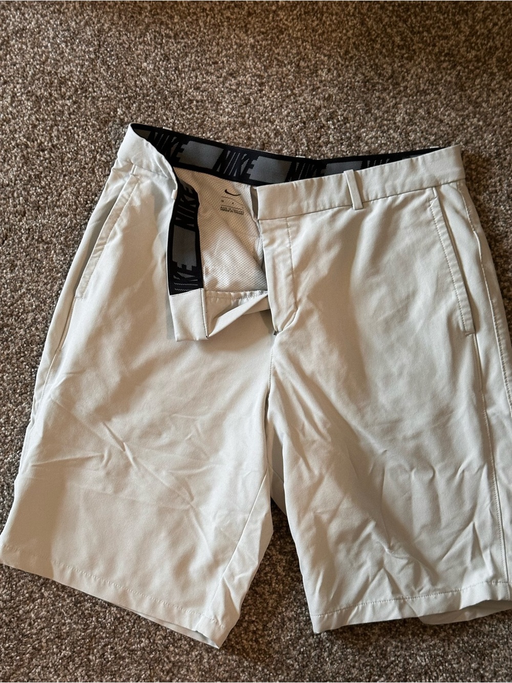 Nike Men's Cream Golf-Style Flat Front Shorts